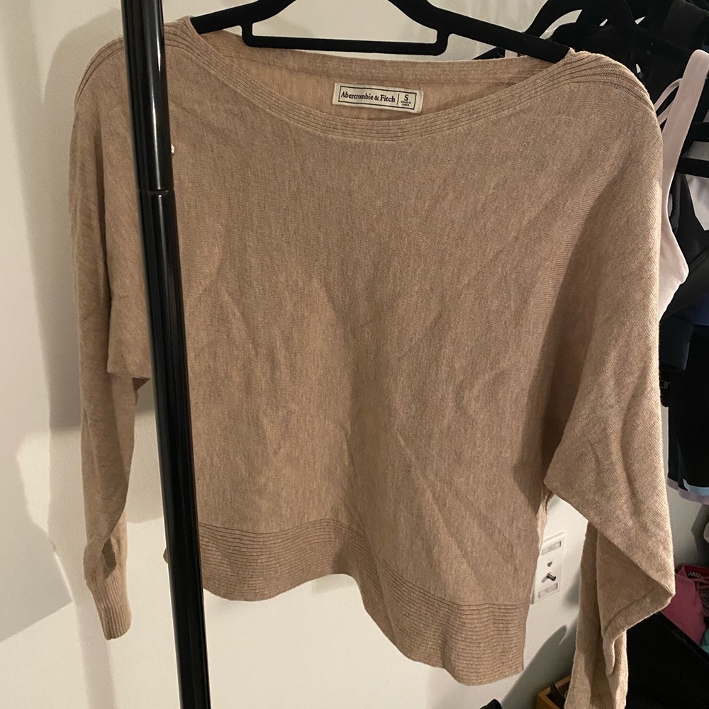 Beige Abercrombie and Fitch soft sweater